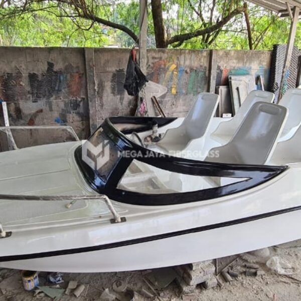 Speed boat